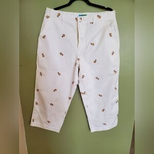 White Capri with Pineapple Embroidery. New Never Worn